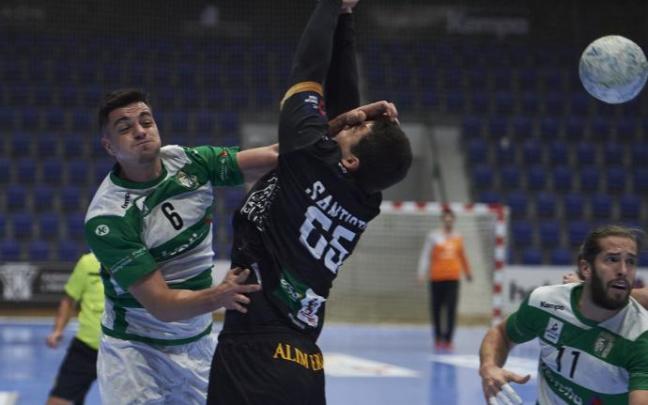 Lanzamiento de un jugador del Anaita en el partido de hoy