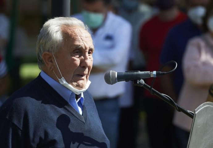 Teófilo Cervera no pudo aguantar las lágrimas al recordar a su padre.