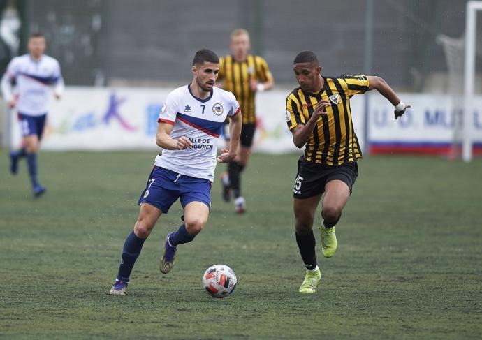 Barace, en un lance del encuentro ante el Barakaldo