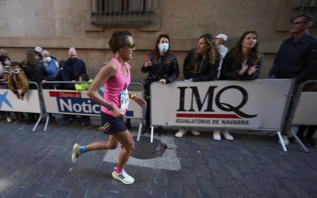 Una participante llega a meta