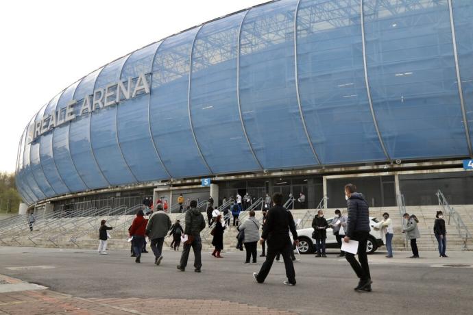 Exterior del estadio, que será reurbanizado.