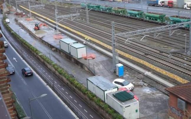 Las vías de Adif, a su paso por Antxo