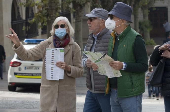 Turistas en el centro de Vitoria.