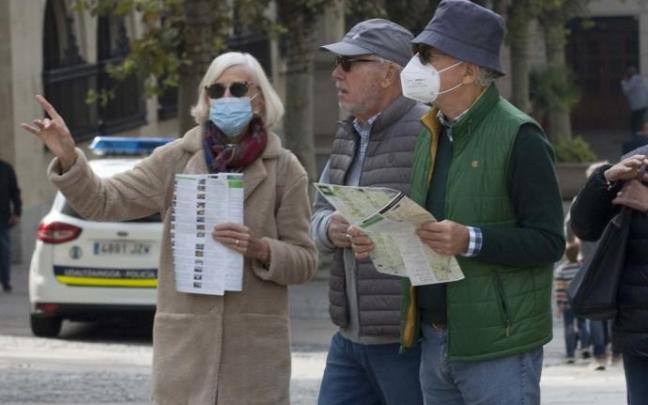 Turistas en el centro de Vitoria.