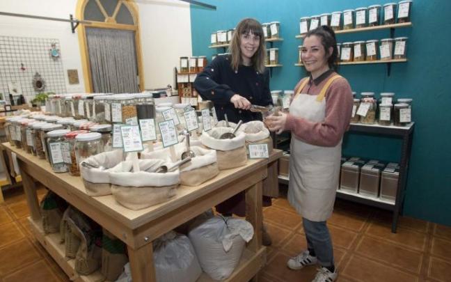 Oihana y María se tienen que organizar para seguir trabajando como educadoras sociales y dedicar tiempo a su negocio, con las decisiones que eso conlleva, pero lo llevan con buen humor y las ganas intactas.