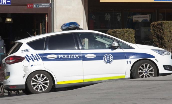Coche patrulla de la Policía Local de Vitoria.