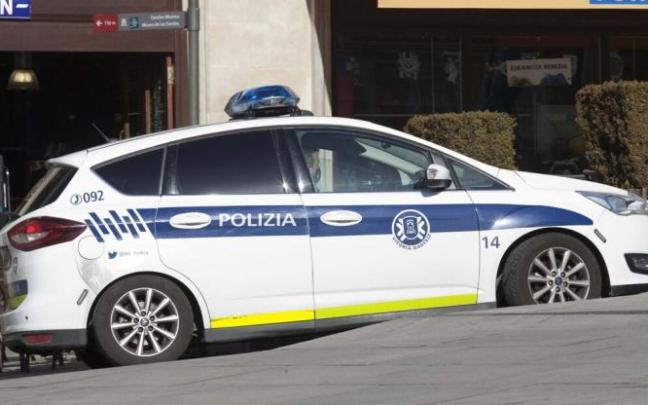 Coche patrulla de la Policía Local de Vitoria.