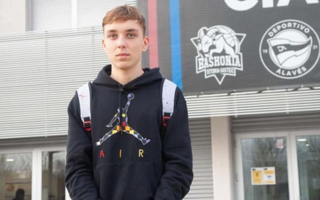 Gluschenko ha posado esta tarde para los medios en la Academia Internacional del Alavés Gluschenko ha posado esta tarde para los medios en la Academia Internacional del Alavés