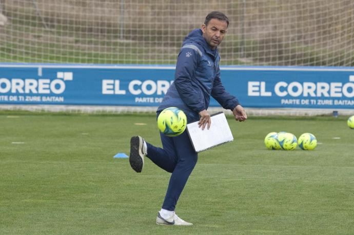 Javi Calleja, durante el entrenamiento de ayer en Ibaia.