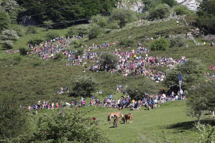 Un atleta ha sido trasladado en helicóptero tras sufrir varios traumatismos durante la carrera Zegama-Aizkorri