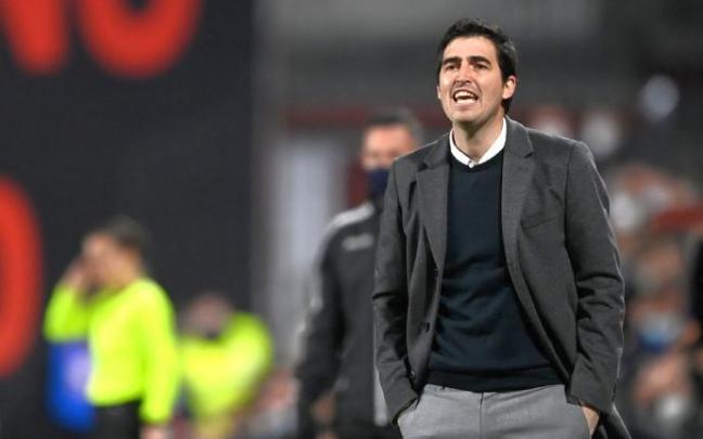 El exjugador del Athletic y entrenador del Rayo Vallecano, Andoni Iraola, durante la eliminatoria de cuartos de final de Copa