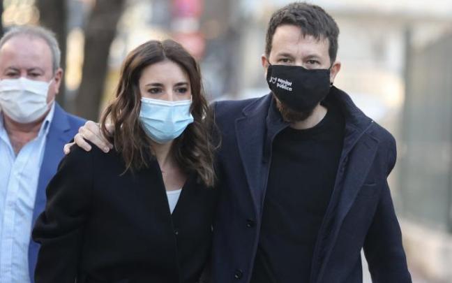 Irene Montero y Pablo Iglesias a su llegada al juzgado de Madrid. Irene Montero y Pablo Iglesias a su llegada al juzgado de Madrid.
