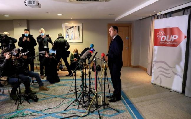 El ministro principal de Irland del Norte, Paul Givan, tras presentar ayer su dimisión.