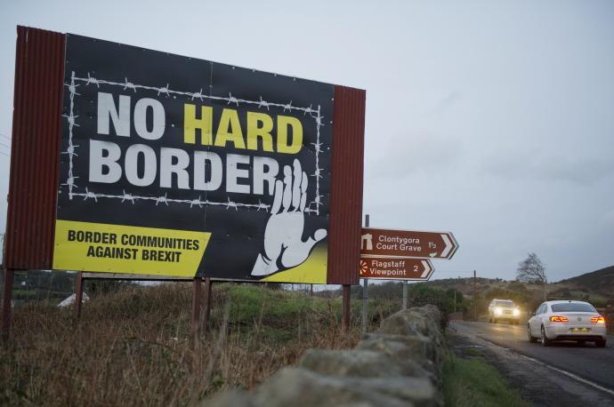 Un cartel en Irlanda del Norte pide una frontera flexible tras el Brexit.