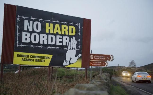 Un cartel en Irlanda del Norte pide una frontera flexible tras el Brexit.