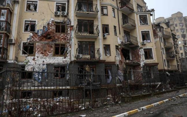 Edificio destruido en Irpin, cerca de Kiev