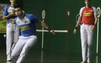 Irribarria y Rezusta continúan líderes del Parejas tras derrotar con holgura a Jaka-Mariezkurrena II.