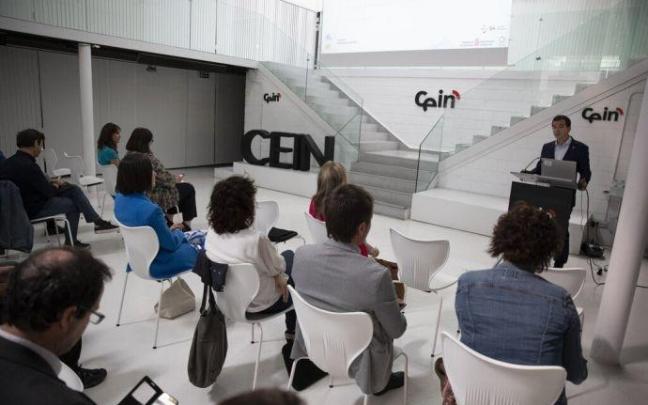 Irujo presenta el tercer plan de emprendimiento en la sede de Cein. Irujo presenta el tercer plan de emprendimiento en la sede de Cein.