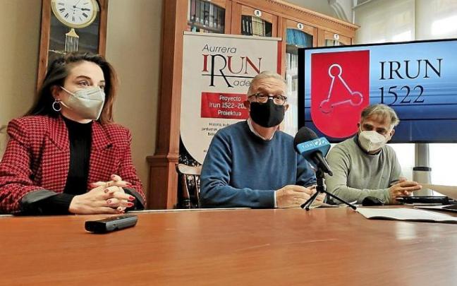 De izda. a dcha., Diana Rosillo, Iñaki Arruabarrena y Mario Simancas, ayer en el Casino de Irun.