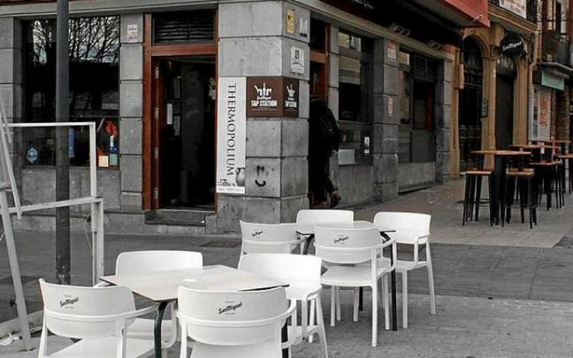 La terraza del bar Gaztelumendi, en la plaza San Juan. La terraza del bar Gaztelumendi, en la plaza San Juan.
