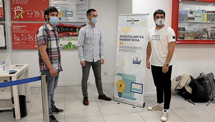 Nuño, Arroitajauregi y Olazabal, en las instalaciones del SAC de Irun.