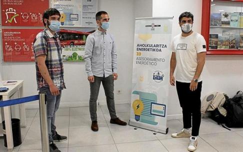 Nuño, Arroitajauregi y Olazabal, en las instalaciones del SAC de Irun.