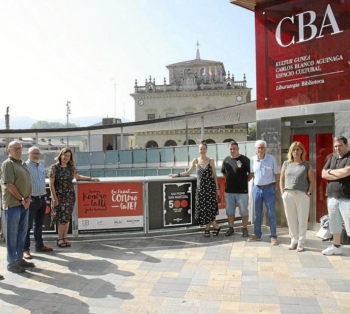 Representantes municipales, vecinales y de la hostelería de Irun. Foto: N.G.