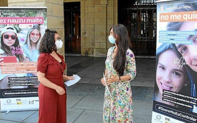 La técnica Aitziber Iratzoki y la delegada Miren Echeveste. Foto: N.G.
