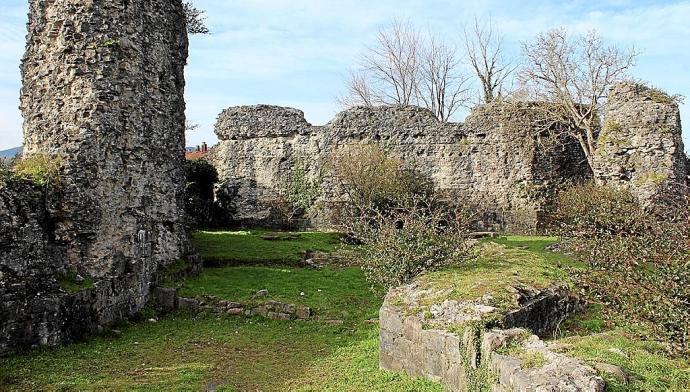 Las ruinas del castillo de Gazteluzahar, que se rehabilitarán para su puesta en valor en 2022.