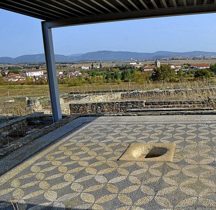 Patio y aljibe de una domus de Iruña-Veleia.