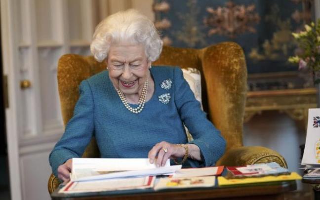 Isabel II es la monarca británica que más tiempo ha llevado la corona