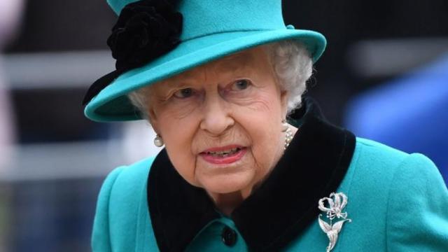 La reina Isabel II de Gran Bretaña busca empleados. La reina Isabel II de Gran Bretaña busca empleados.