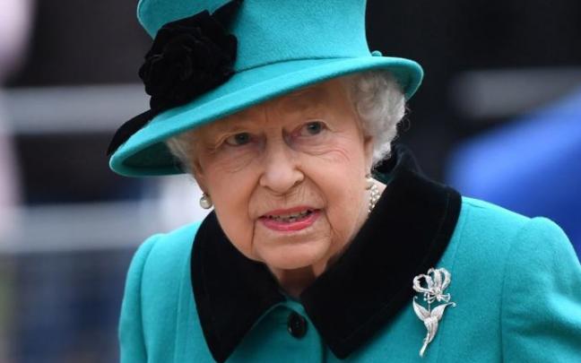 La reina Isabel II de Gran Bretaña busca empleados. La reina Isabel II de Gran Bretaña busca empleados.