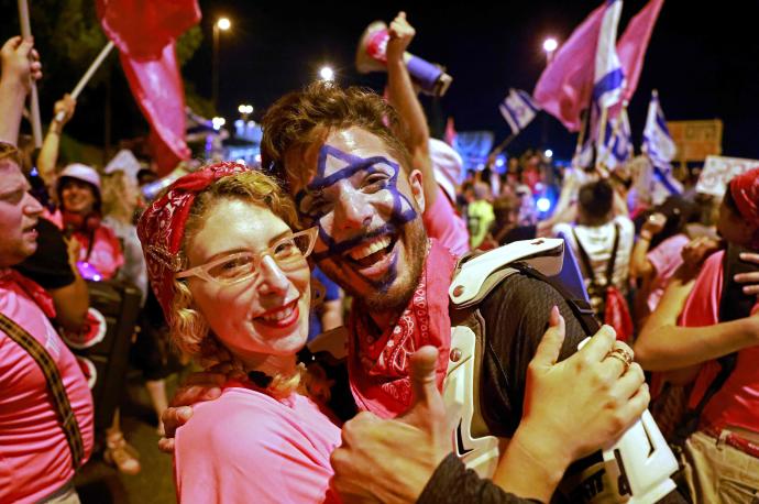 Manifestantes celebran el nacimiento de una nueva era en Israel