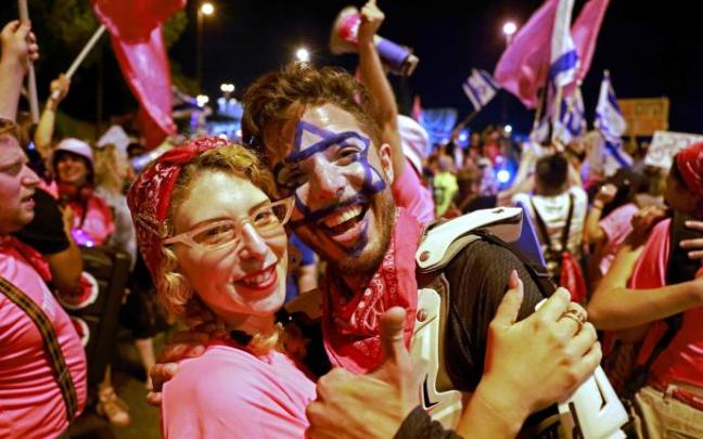 Manifestantes celebran el nacimiento de una nueva era en Israel Manifestantes celebran el nacimiento de una nueva era en Israel