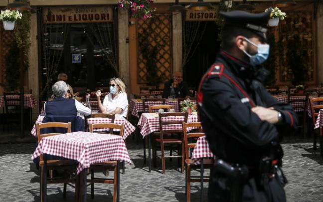 Los italianos deben presentar el pase sanitario para poder trabajar.