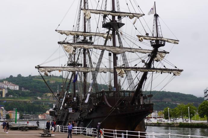 El galeón Andalucía en todo su esplendor en Bilbao