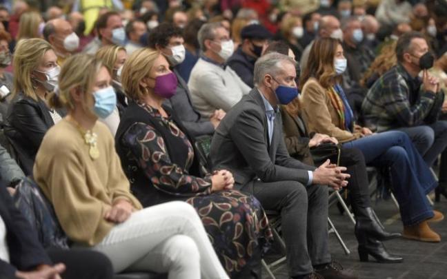 La presidenta del Bizkai Buru Batzar, Itxaso Atutxa, junto al lehendakari, Iñigo Urkullu, en la clausura de la Asamblea General del PNV el pasado domingo. La presidenta del Bizkai Buru Batzar, Itxaso Atutxa, junto al lehendakari, Iñigo Urkullu, en la clausura de la Asamblea General del PNV el pasado domingo.
