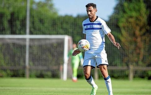 Iván Martín controla un balón durante el partido amistoso disputado frente al Mirandés el pasado miércoles. Foto: Alavés