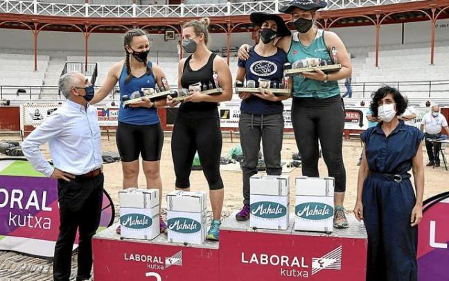 Izeta III salta para celebrar su victoria en el II Campeonato de Pentatlón Vasco.