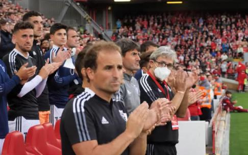Integrantes de Osasuna aplauden durante la ovación inicial. Integrantes de Osasuna aplauden durante la ovación inicial.