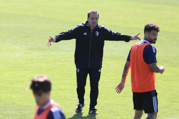 Jagoba Arrasate, en un entrenamiento de Osasuna