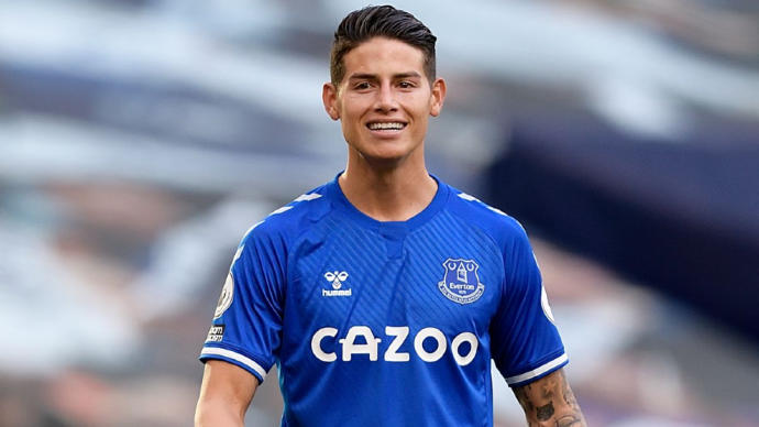 Cazoo, en la camiseta de James, en el Everton.