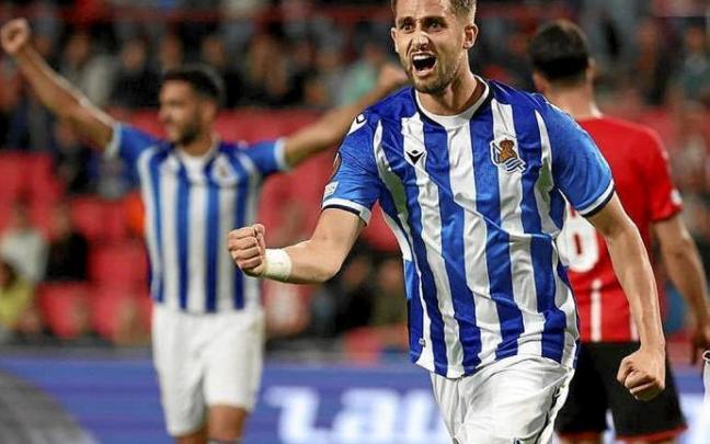 Januzaj celebra el gol que marcó en Eindhoven. Januzaj celebra el gol que marcó en Eindhoven.