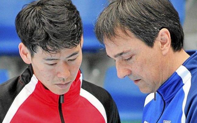 Mizutani Soma, con Imanol Arregui. Foto: Osasuna Magna