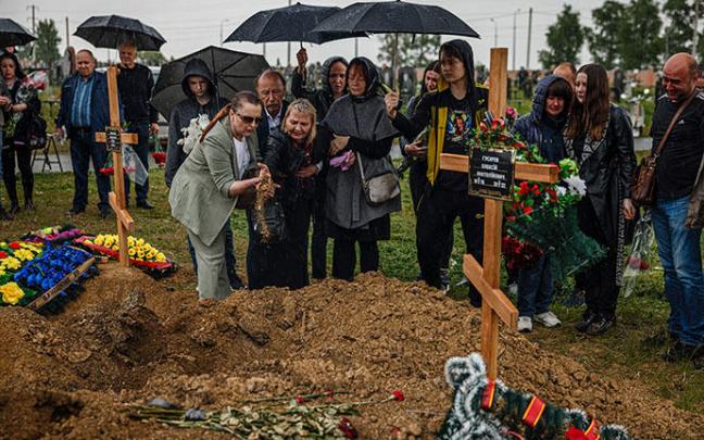 Funeral por un soldado ucraniano en Jarkóv. Funeral por un soldado ucraniano en Jarkóv.