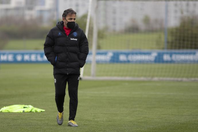 Javi Calleja en un entrenamiento del Alavés.