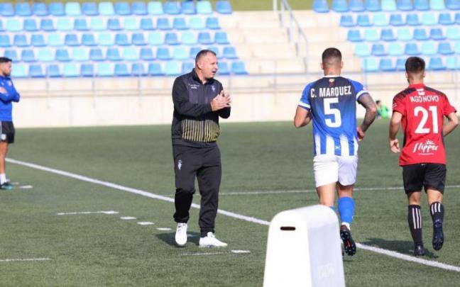 Javi Moreno, durante un partido con el Badalona. Javi Moreno, durante un partido con el Badalona.