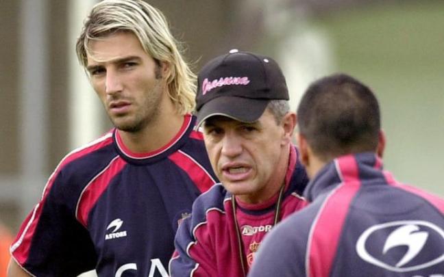 Aguirre, durante un entrenamiento en Tajonar con el 'Pipa' Gancedo y Gerardo Rivero.