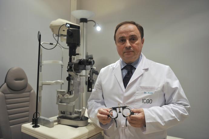 El doctor Araiz aconseja exámenes periódicos de los ojos porque el mejor tratamiento es la prevención.
